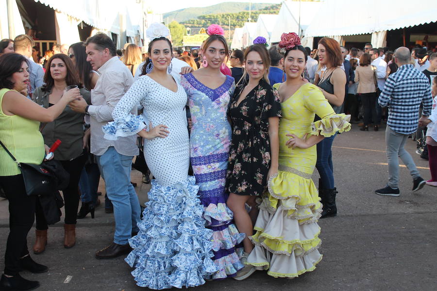 La jornada dio de sí. En familia, con los amigos o en pareja. Los encuentros fraternales siguieron en el ferial como el de la Asociación Jacobea