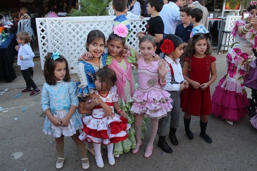 La jornada dio de sí. En familia, con los amigos o en pareja. Los encuentros fraternales siguieron en el ferial como el de la Asociación Jacobea