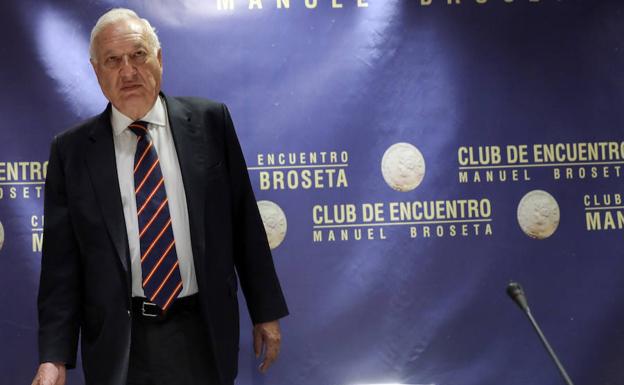 García-Margallo, a su llegada al Club de Encuentro Manuel Broseta. 