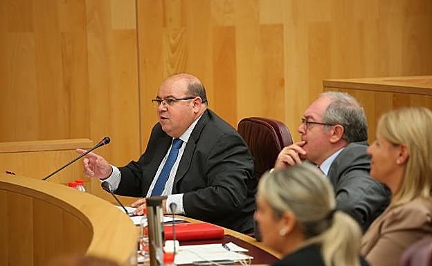 Antonio Robles (PP), durante su intervención.