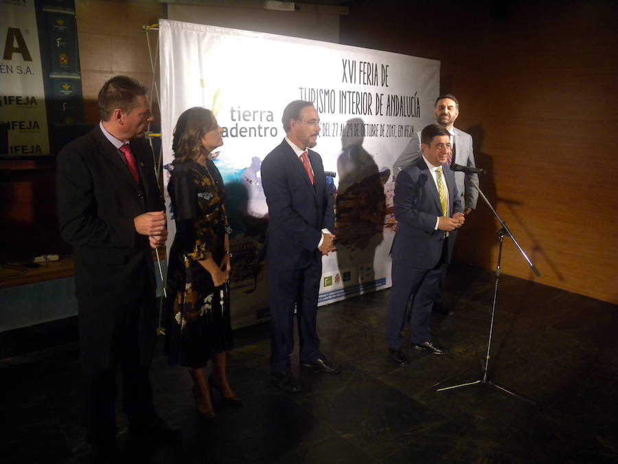 La Junta apuesta por reforzar la comercialización exterior del turismo de interior e internacionalizar las pymes