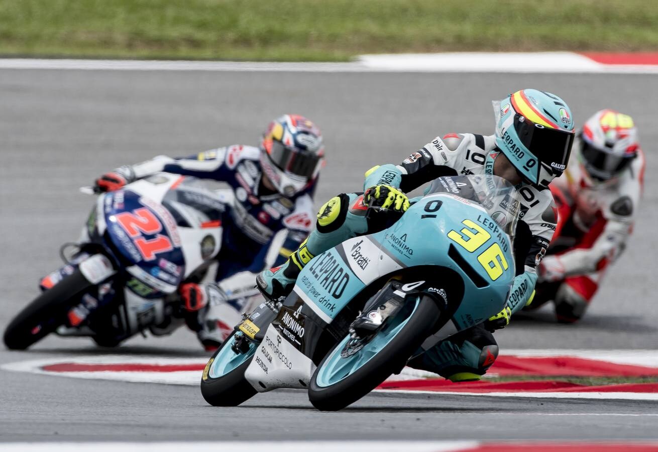 El nuevo campeón del Mundo de Moto3 consiguió su primera pole de la temporada en Sepang.