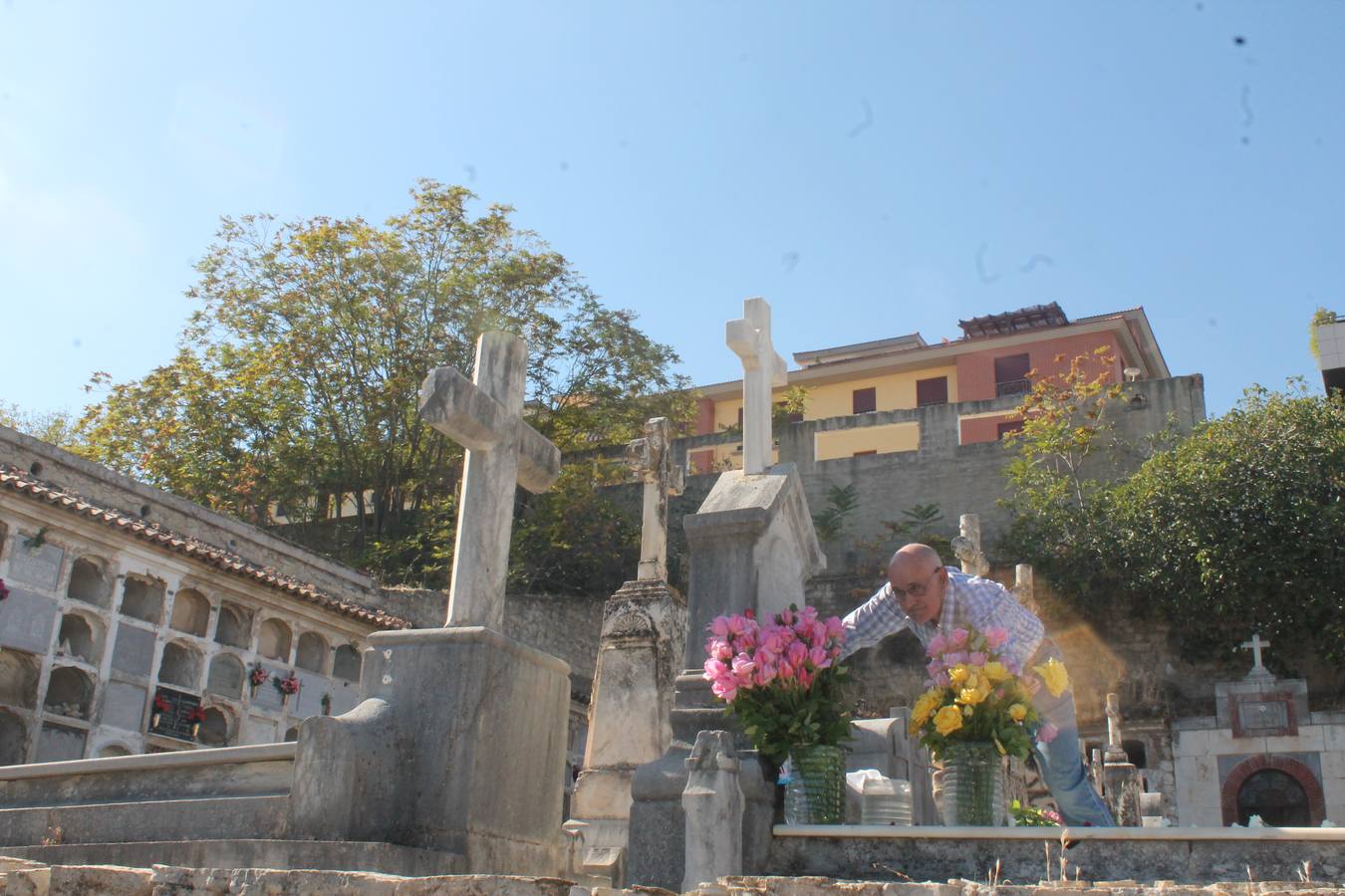 El de San Eufrasio acoge el acto de reconocimiento a los represaliados por el franquismo organizado por la Asociación para la Recuperación de la Memoria Histórica Miles de jienenses recuerdan a sus seres queridos en los dos cementerios