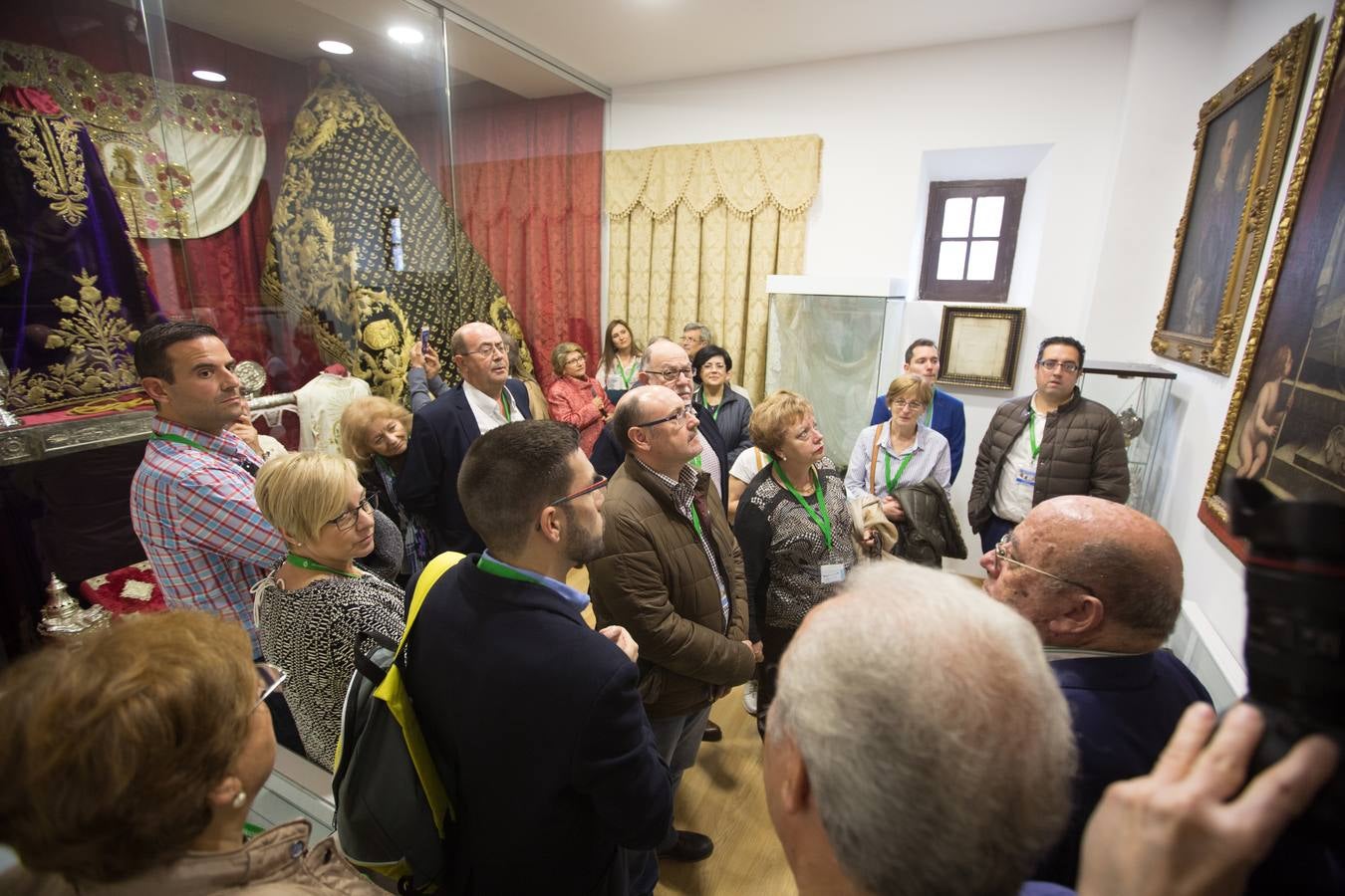 Granada es, desde la tarde de ayer, el epicentro nacional de la devoción mariana al momento iconográfico en el que la Virgen recibe el cuerpo sin vida de su hijo entre los brazos