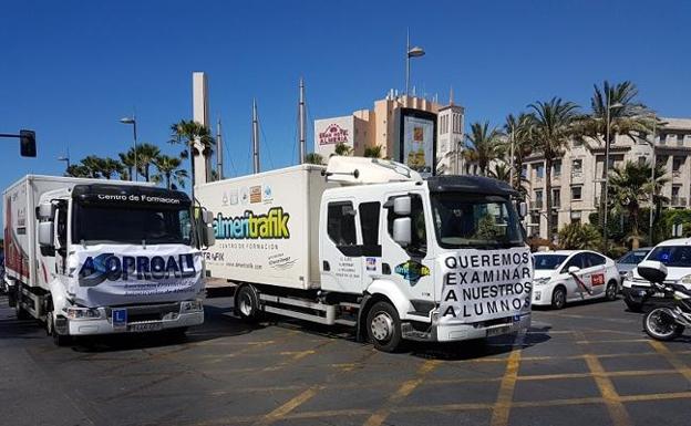 Los profesionales de las autoescuelas de Almería convocan una huelga de hambre ante el conflicto entre examinadores y DGT