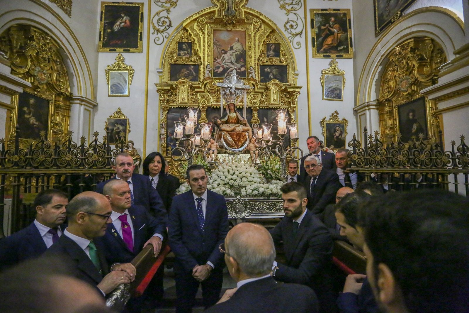 Ayer ya salieron varias imágenes de las Angustias | Hoy la Patrona sale en procesión por la mañana