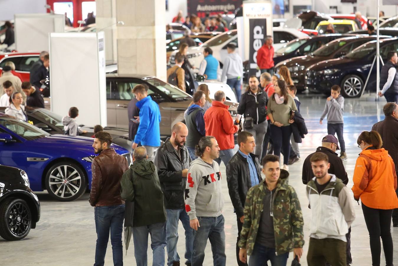 Aún hoy se puede visitar la feria de coches y motos organizada por el periódico IDEAL