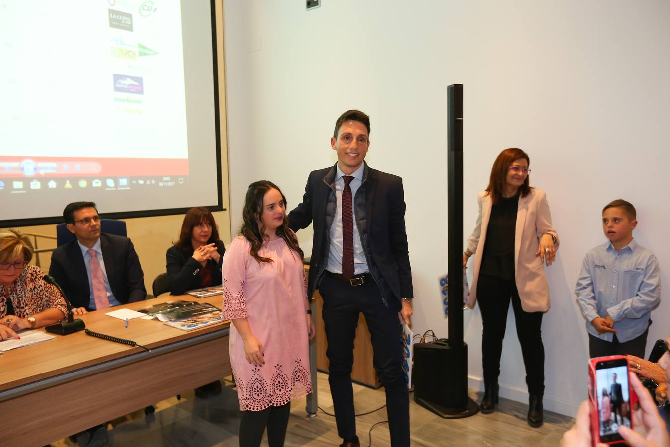 Presenta la edición número doce de su almanaque y acto solidario organizado por las Damas del Pilar de Granada