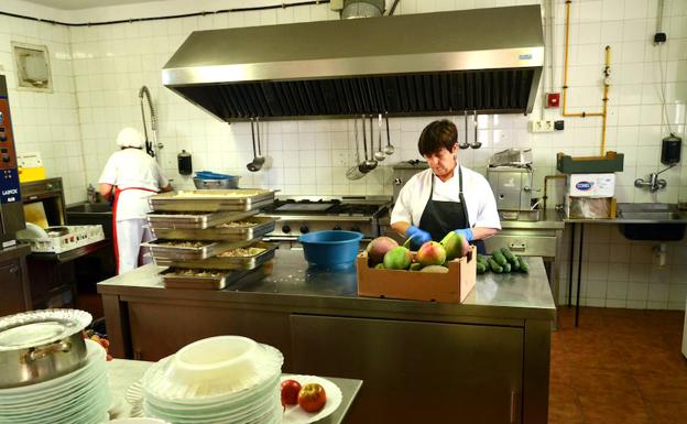 Imagen principal - El comedor escolar más sano de Andalucía está en Granada