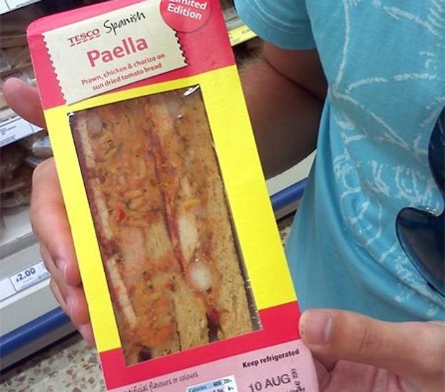 Risas y burlas por el 'sandwich de paella' encontrado en un supermercado