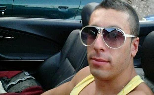 Dispara cinco veces a su expareja, que acababa de recoger a su hijo de 3 años del colegio