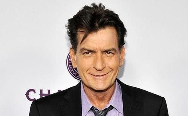 Acusan a Charlie Sheen de haber violado al actor Corey Haim en 1986