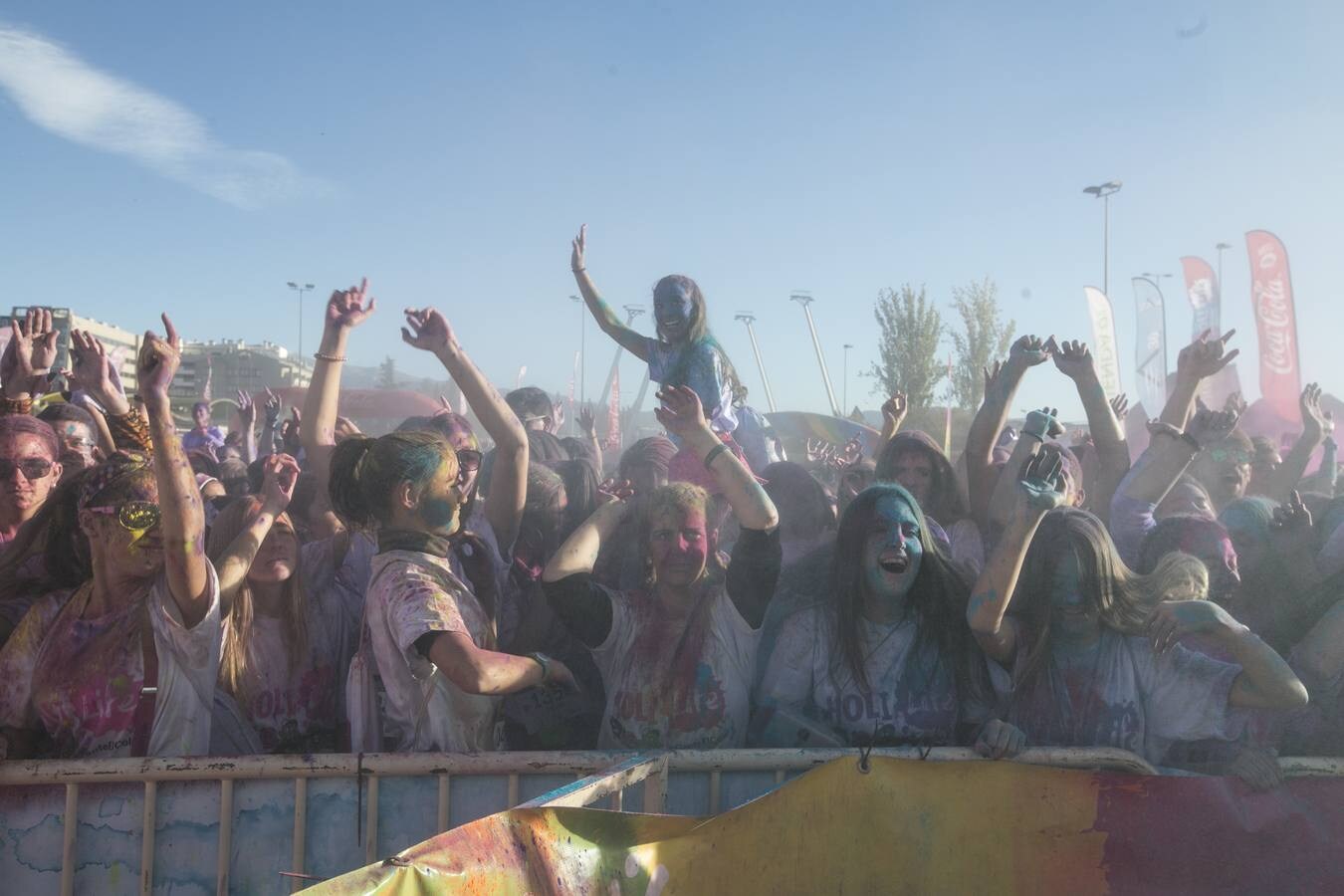 La carrera 'Holi Life' llena de color Granada