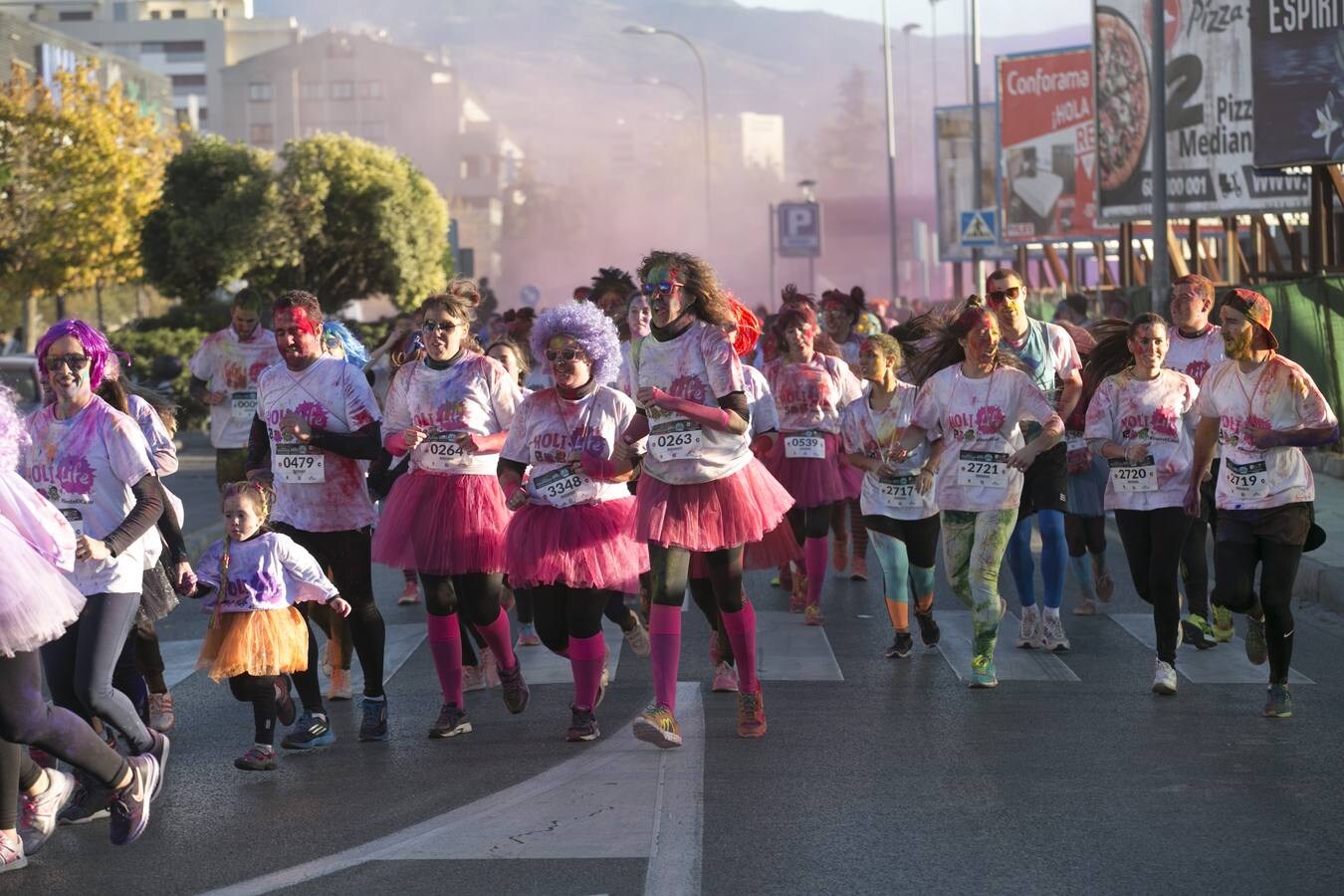 La carrera 'Holi Life' llena de color Granada