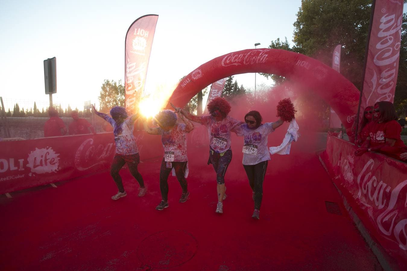 La carrera 'Holi Life' llena de color Granada