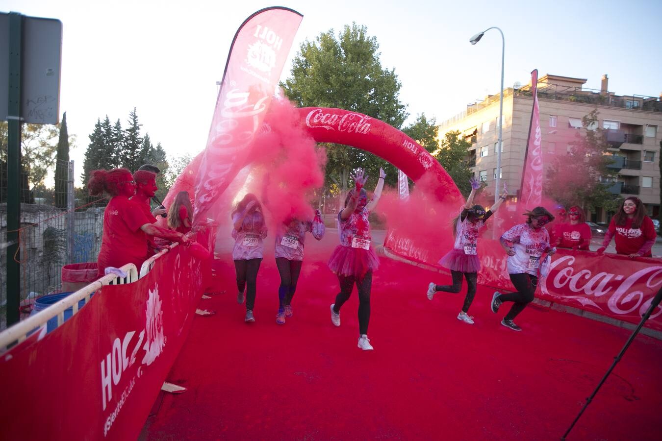 La carrera 'Holi Life' llena de color Granada