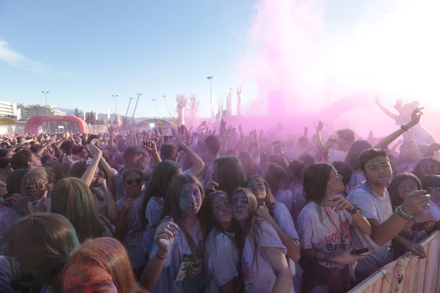 La carrera 'Holi Life' llena de color Granada