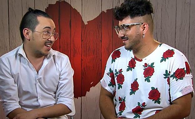 El invitado de 'First Dates' que se confiesa "adicto" a la purpurina