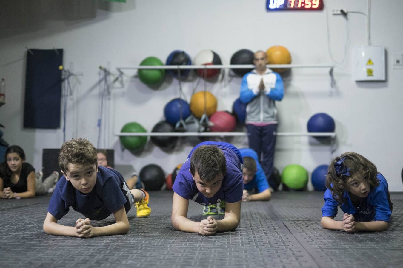 El Box 23 de Motril ha lanzado el programa Crossfit Kids, un proyecto que acerca este deporte americano a una juventud que necesita reencontrarse con la actividad física diaria