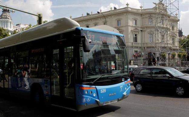 El duro momento de un conductor de autobús: "Mi padre ha muerto, bajen del autobús por favor"
