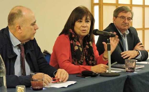Narbona: "La Constitución necesita algunos cambios para garantizar mejor la democracia"