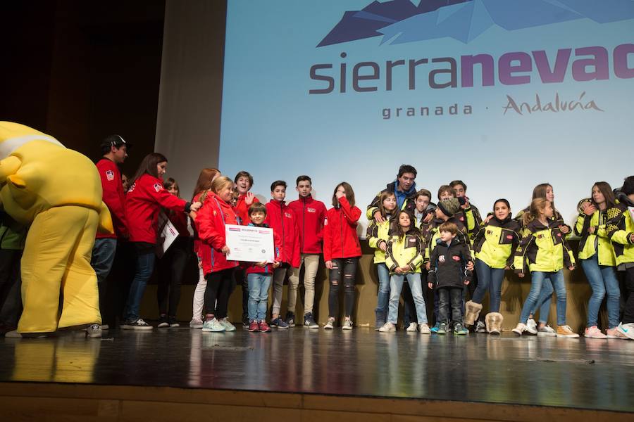 La III Gala del Deporte Blanco premió al corredor olímpico junto con el Centro de Alto Rendimiento y el profesor Pablo Gómez