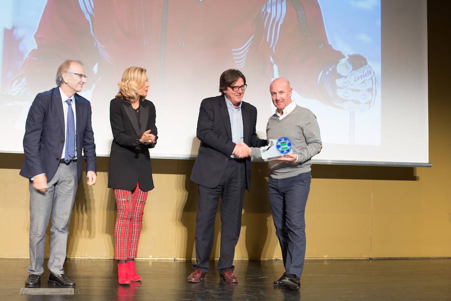 La III Gala del Deporte Blanco premió al corredor olímpico junto con el Centro de Alto Rendimiento y el profesor Pablo Gómez