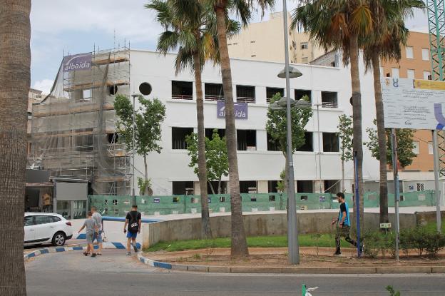 Fachada de la biblioteca municipal que se está edificando en la calle Santos Zárate.