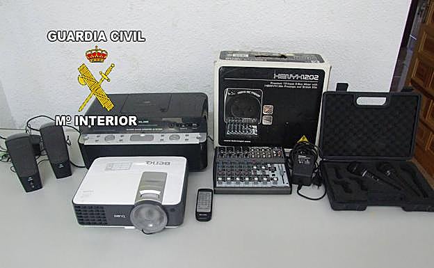 Cuatro detenidos por robar en un colegio en Mancha Real