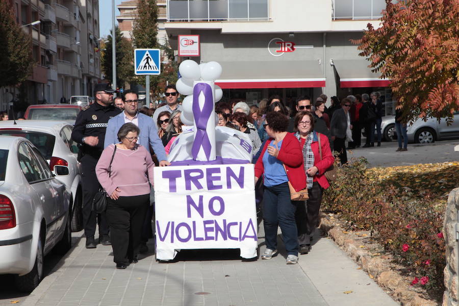 Concentraciones, poesía, música, grafitis y homenajes por el Día contra la Violencia de Género