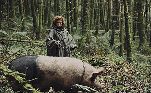Imagen principal - Lèa Seydoux, John C. Reilly, Colin Farrel y Jessica Bardem en tres escenas de la exitosa 'Langosta' (2015).