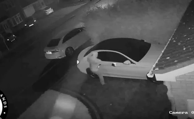 Revelan lo fácil que es robar un Mercedes 'engañando al coche'