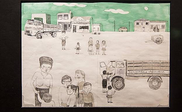 Imagen principal - Borrador, portada y la autora en la exposición. 