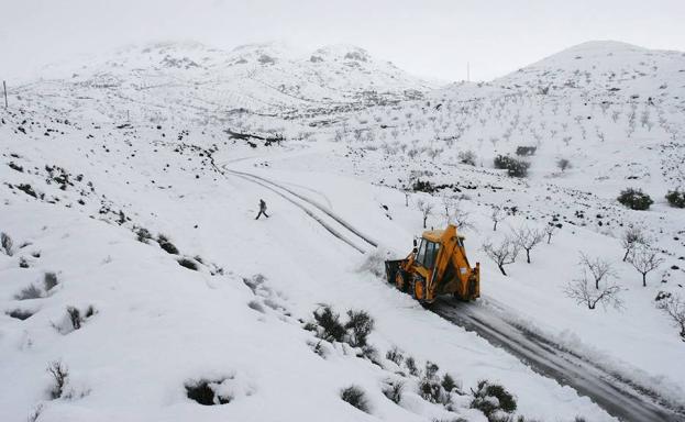 Casi 600 toneladas de sal contra la nieve en las carreteras de Almería