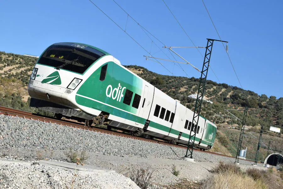 El tren laboratorio de Adif hace el recorrido Antequera - Granada