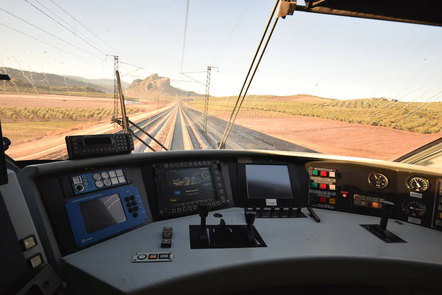 El tren laboratorio de Adif hace el recorrido Antequera - Granada