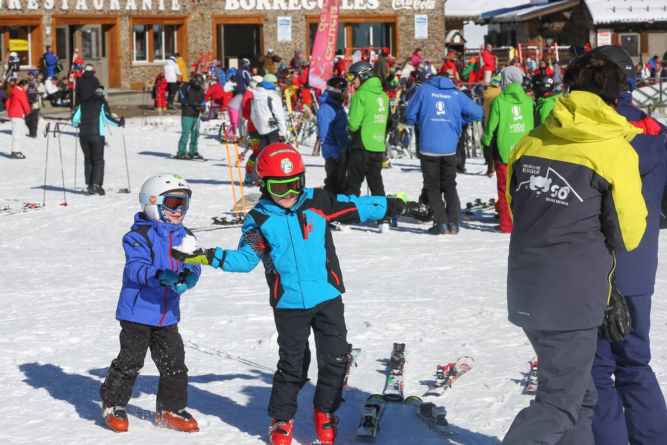 Sierra Nevada abrirá este puente el mayor desnivel esquiable de España con la pista 'El Río