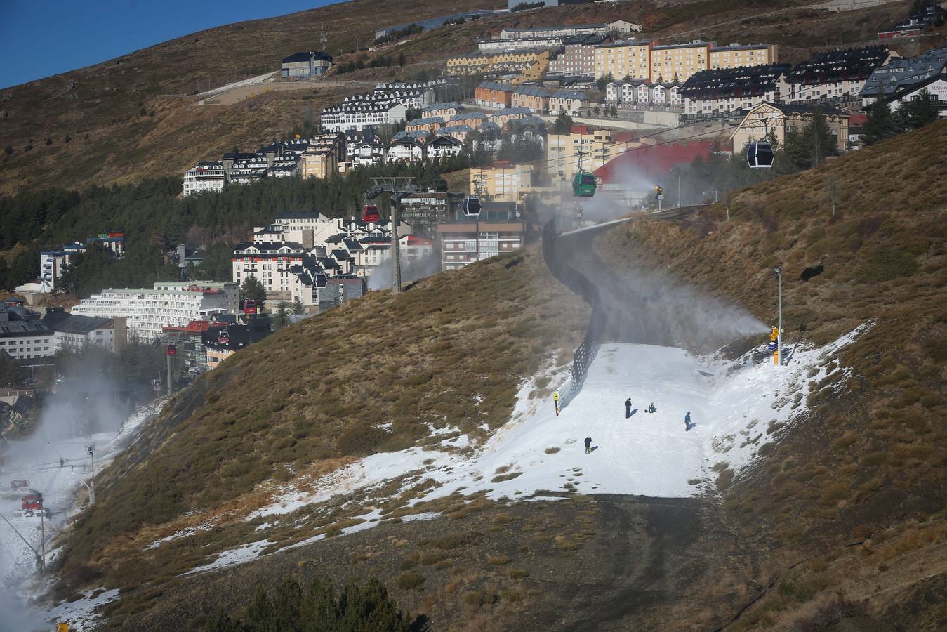 Sierra Nevada abrirá este puente el mayor desnivel esquiable de España con la pista 'El Río