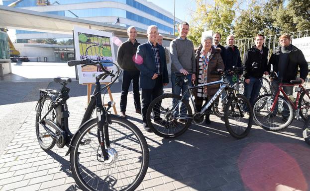 La Diputación de Granada premia a los funcionarios que van al trabajo en bici o a pie