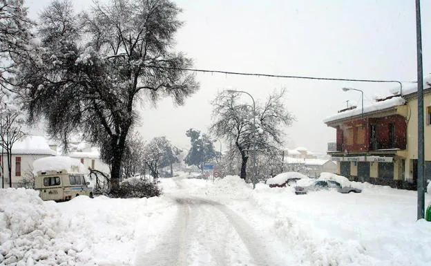 Imagen de archivo. Vista de una calle de Los Vélez cubierta de nieve.