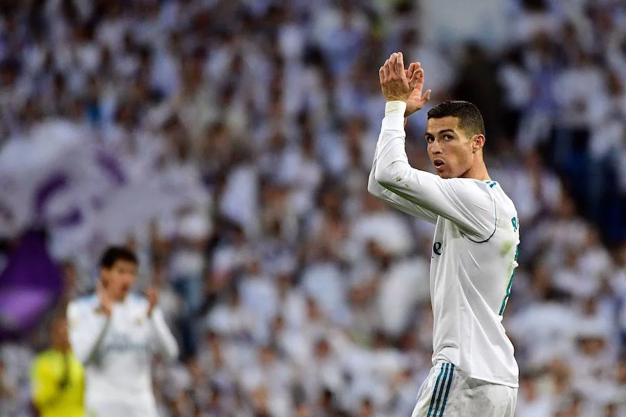 El Real Madrid golea al Sevilla por 5-0 en la primera parte del duelo correspondiente a la jornada 15. Nacho abrió la lata y Cristiano marcó un doblete. Kroos se sumó a la fiesta con un derechazo y Achraf anotó tras una carrera por banda derecha.