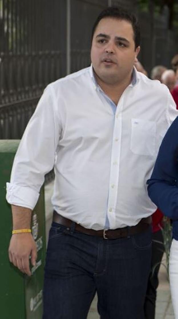 El alcalde, Víctor Torres.