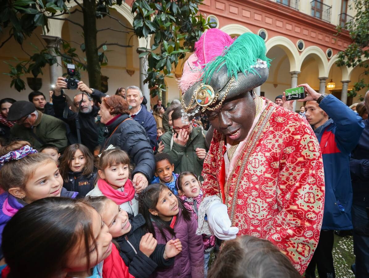 Un año más, gracias a IDEAL, el emisario de los Reyes Magos espera a los más pequeños en el Ayuntamiento