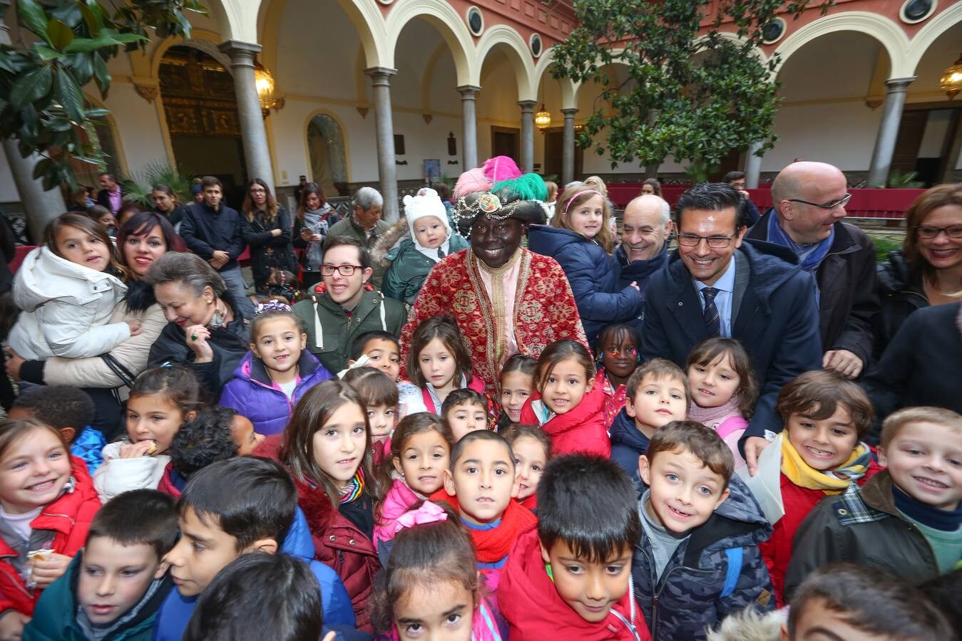 Un año más, gracias a IDEAL, el emisario de los Reyes Magos espera a los más pequeños en el Ayuntamiento