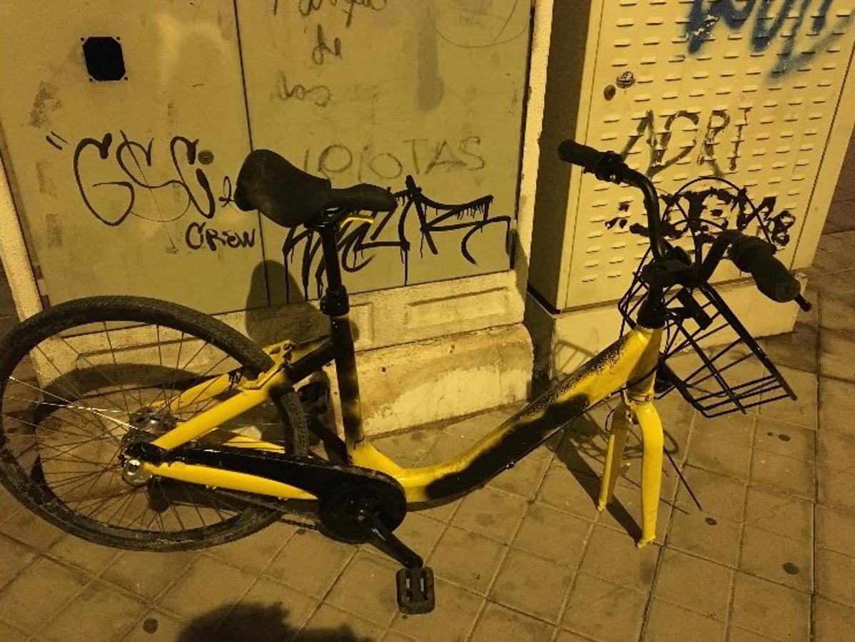 Los servicios de alquiler de bicicletas de la capital sufren varios incidentes en las últimas semanas