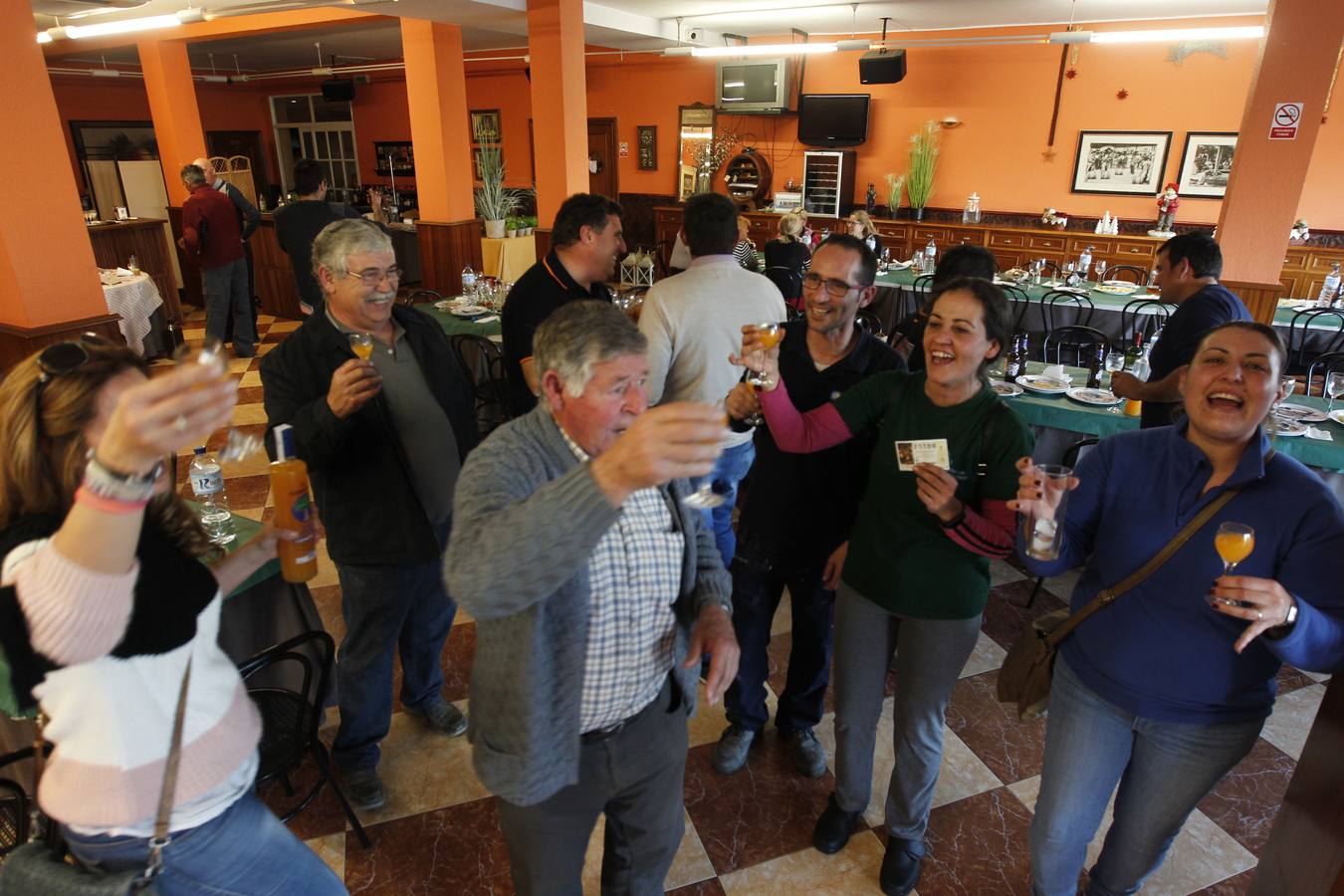 Los décimos los compró durante un viaje que hizo entre el 13 y 16 de agosto, cuando acudió por su gran afición a los toros a las fiestas de El Bibio, en Gijón, para ver torear a Juan José Padilla