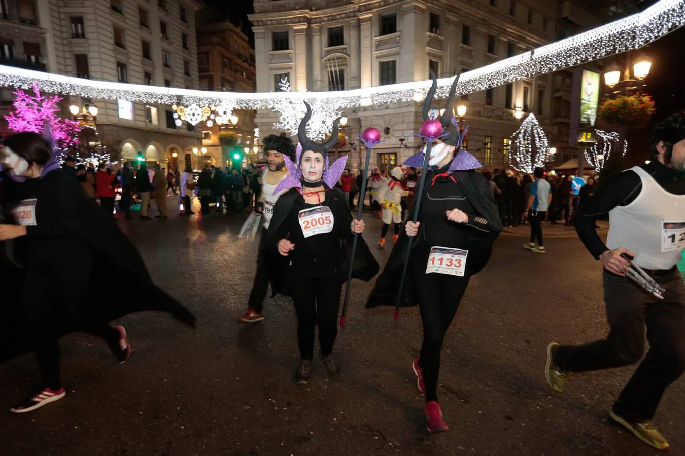 El centro de la capital se viste de fiesta para correr los 5 kilómetros de la XXVI Carrera Nocturna Solidaria