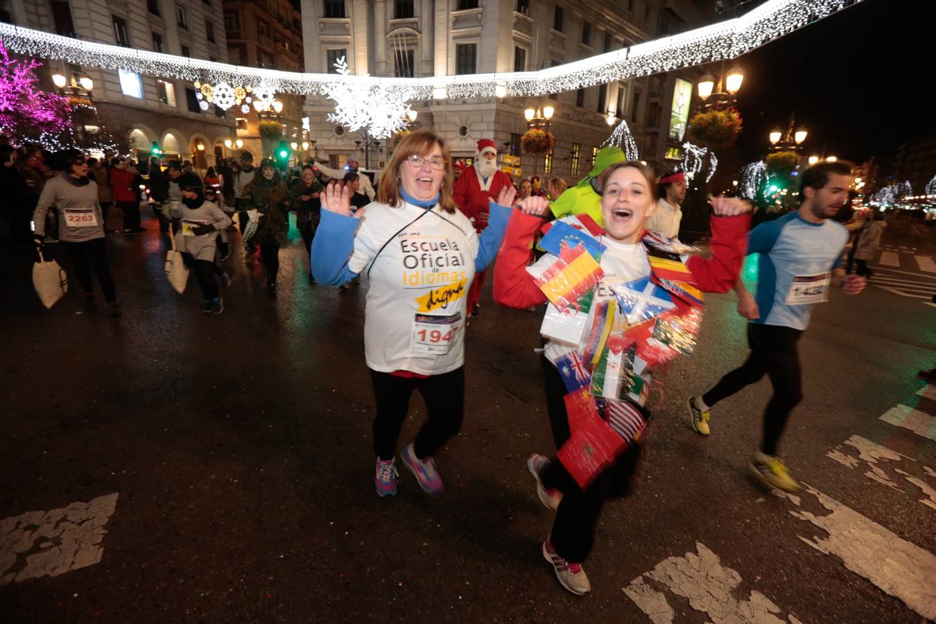El centro de la capital se viste de fiesta para correr los 5 kilómetros de la XXVI Carrera Nocturna Solidaria