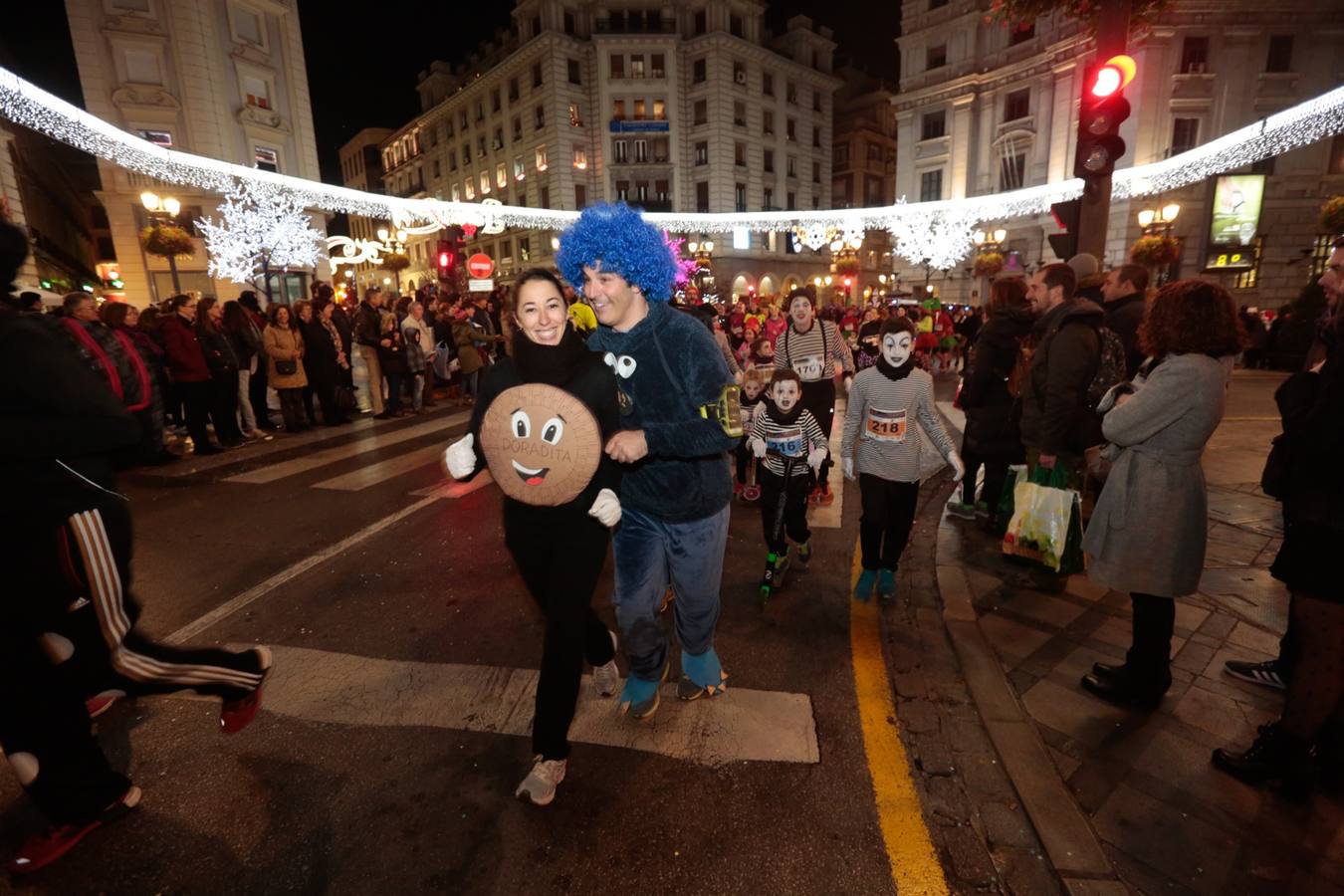 El centro de la capital se viste de fiesta para correr los 5 kilómetros de la XXVI Carrera Nocturna Solidaria