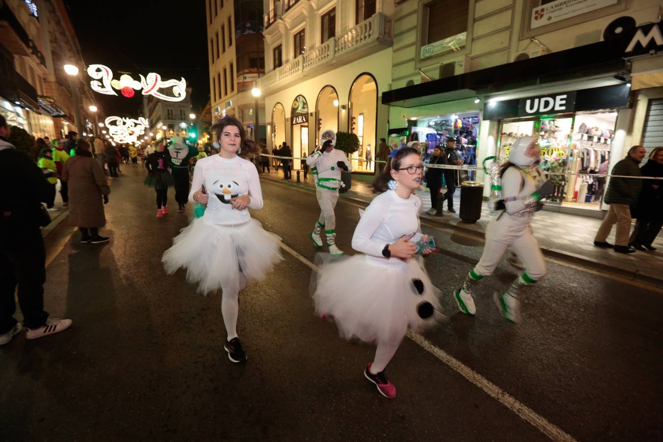 El centro de la capital se viste de fiesta para correr los 5 kilómetros de la XXVI Carrera Nocturna Solidaria